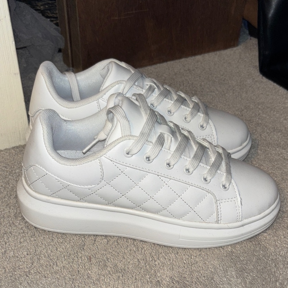 NWOT Pink Lily White Quilted Sneakers